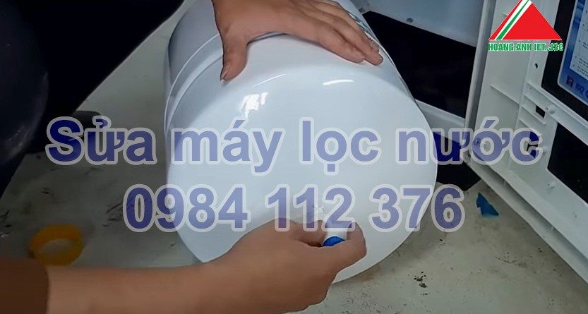 Dịch vụ sửa máy lọc nước tại nhà ở Bưởi, quận Cầu Giấy, gọi là tới nhanh. Hãy gọi chúng tôi những người thợ sửa máy chuyên nghiệp ở Hà Nội.